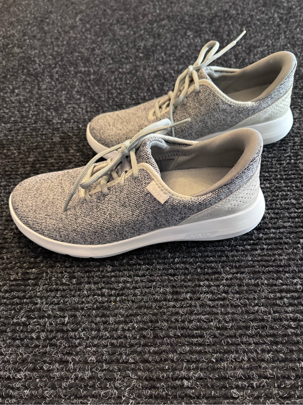 Kizik Madrid Eco Knit Heathered Grey Womens Athletic Sneaker Size 9 Comfort Walk